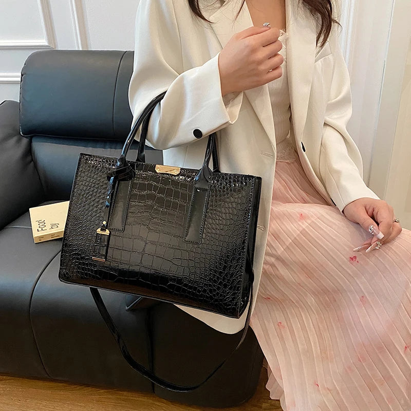 Women Crocodile Pattern Patent Leather Crossbody Bag Luxury Messenger Handbag