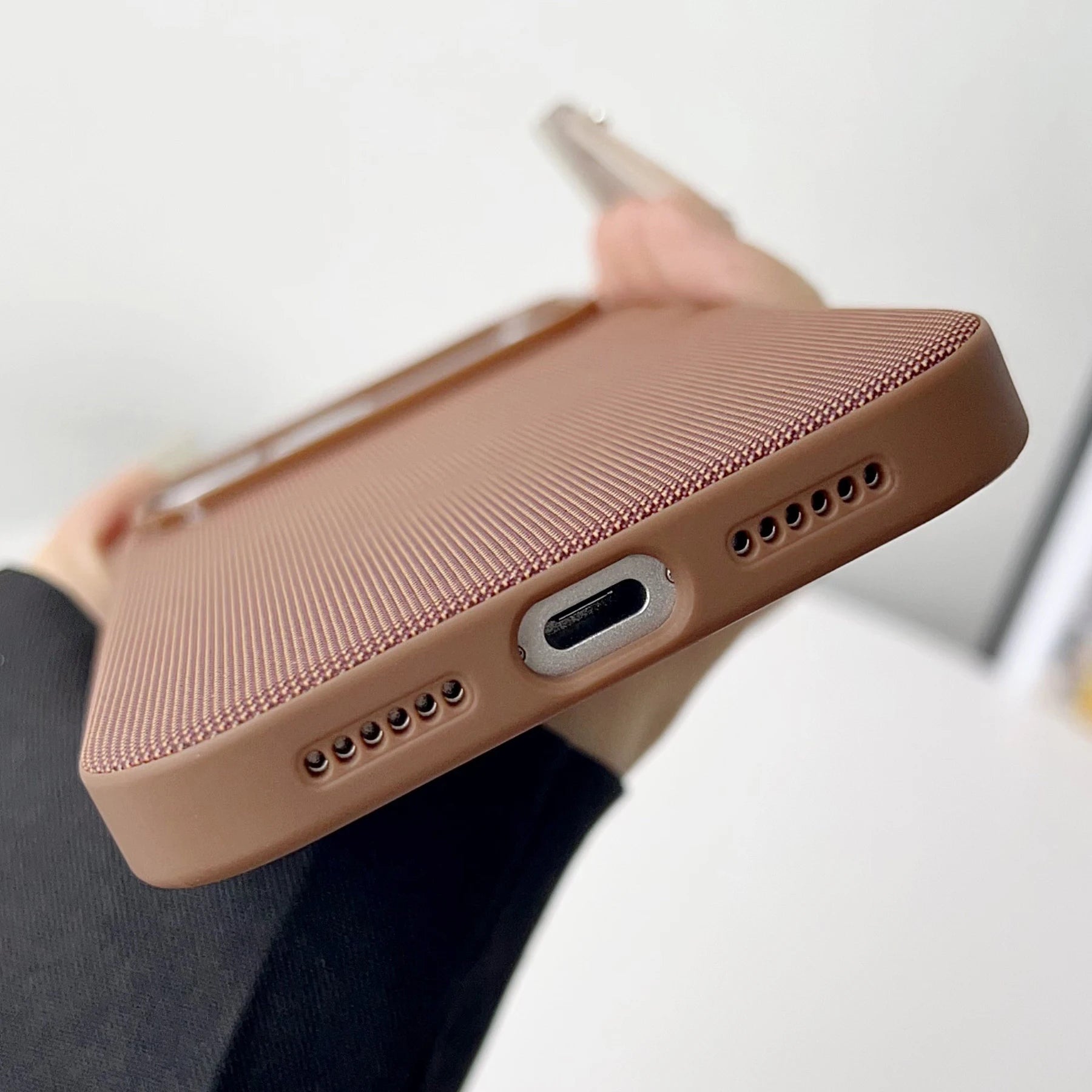 Woven Texture iPhone Case – MagSafe Compatible Protective Cover