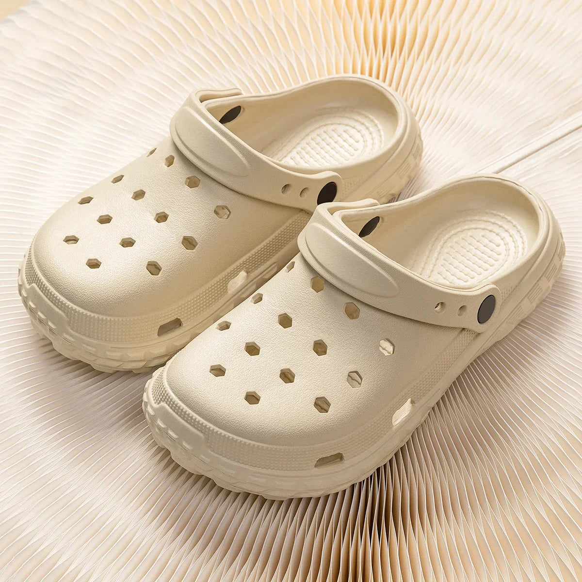 Thick Sole EVA Clogs Non Slip Waterproof Beach Pool Slippers Comfortable Indoor Outdoor Sandals for Men Women