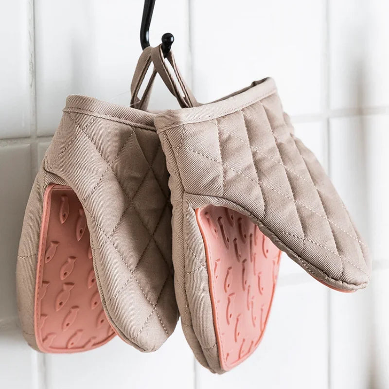 Quilted Oven Mitts with Silicone Grip