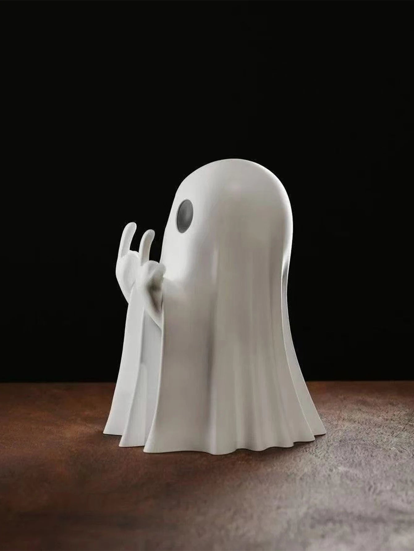 Middle Finger Ghost Halloween Statue Terrifying Ghost Decoration 7.5cm Statue