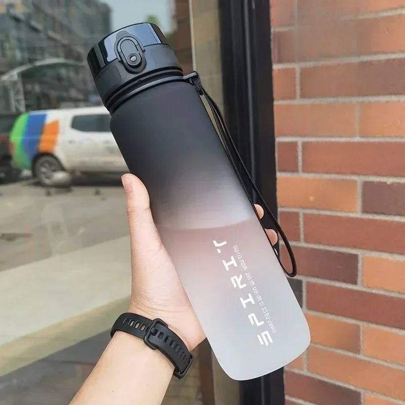 1L Sports Water Bottle – Large Capacity Leak-Proof Plastic Bottle for Gym, Outdoor Travel & Fitness Use